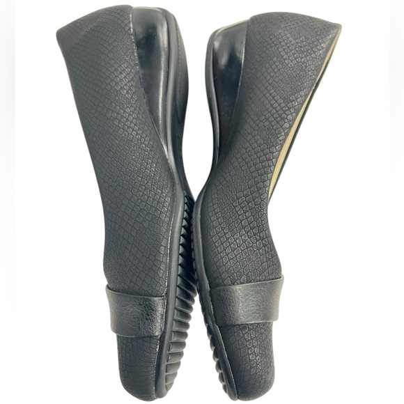 Life Stride Black Flats with Crossover Detail Size 6.5 Like New No Box - Picture 2 of 8